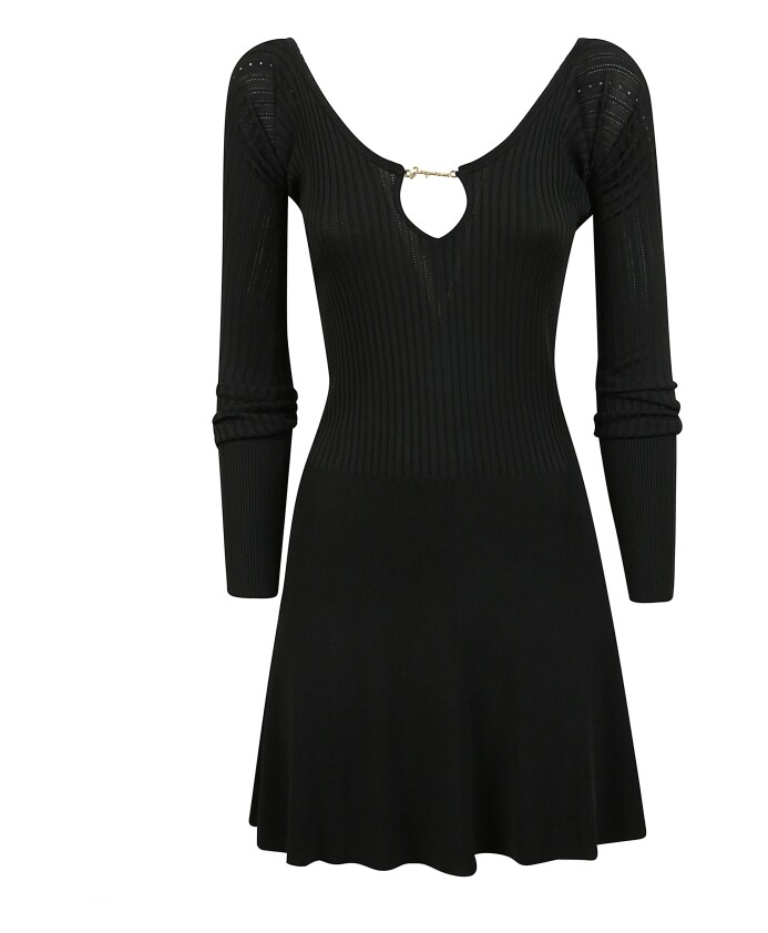 robe-ajustee-avec-ouverture-poitrine