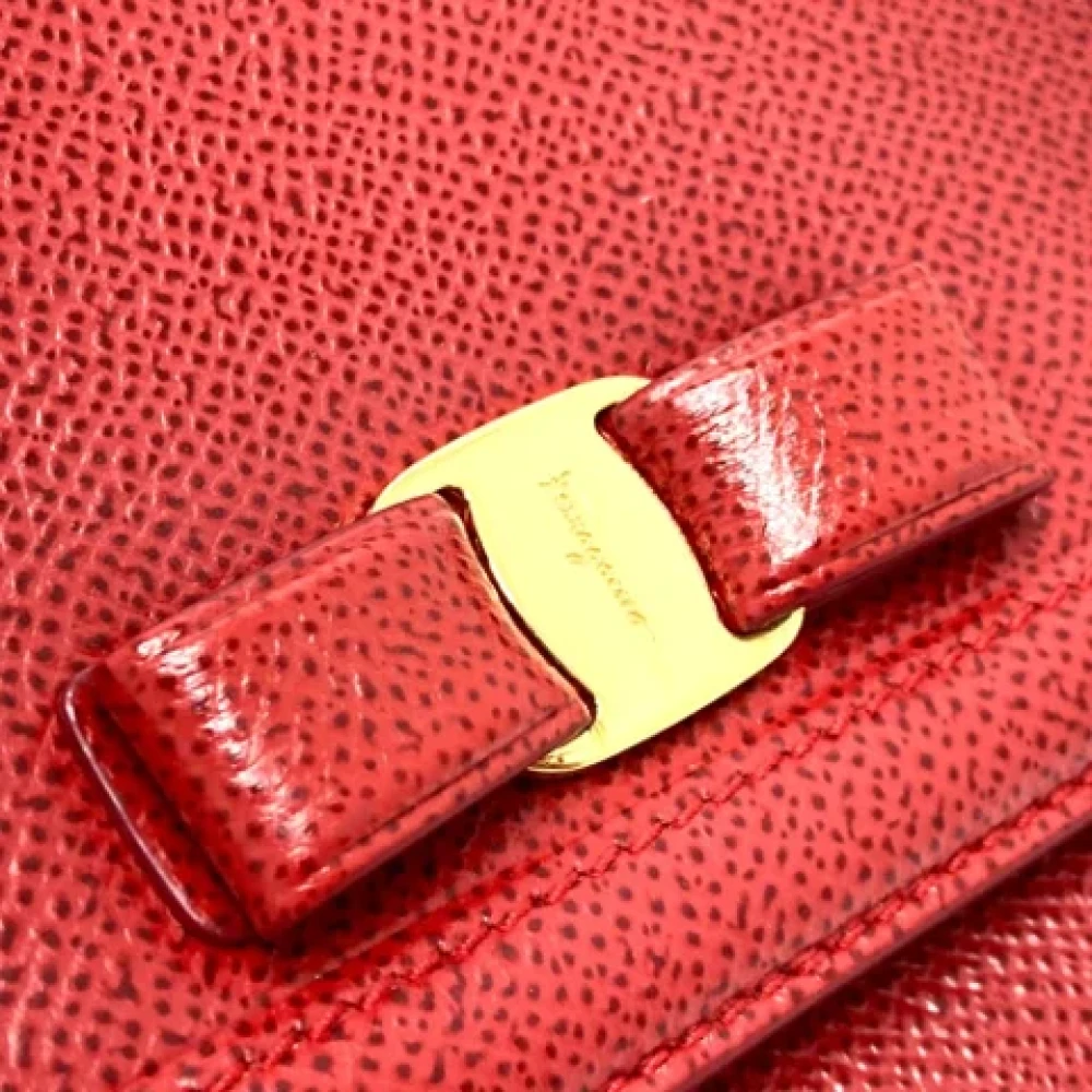 Salvatore Ferragamo Pre-owned Leather shoulder-bags Red Dames