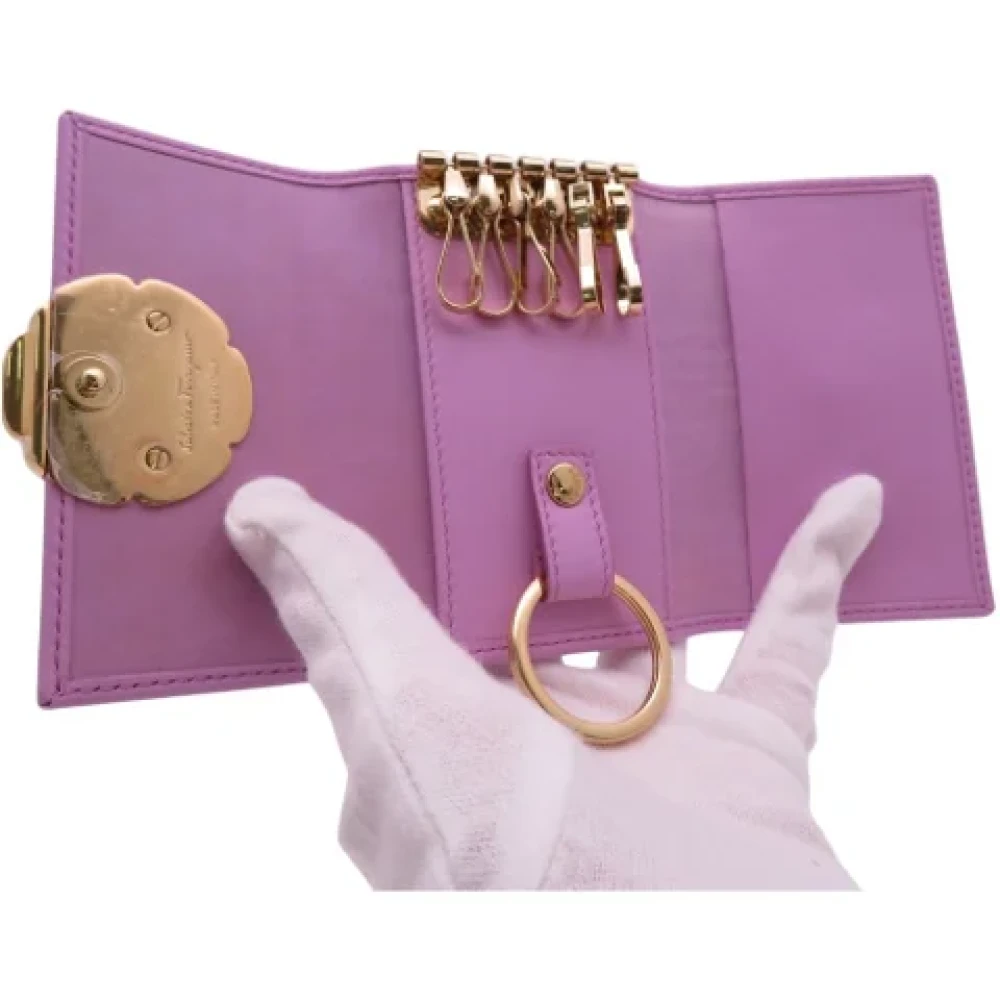 Salvatore Ferragamo Pre-owned Leather key-holders Pink Dames