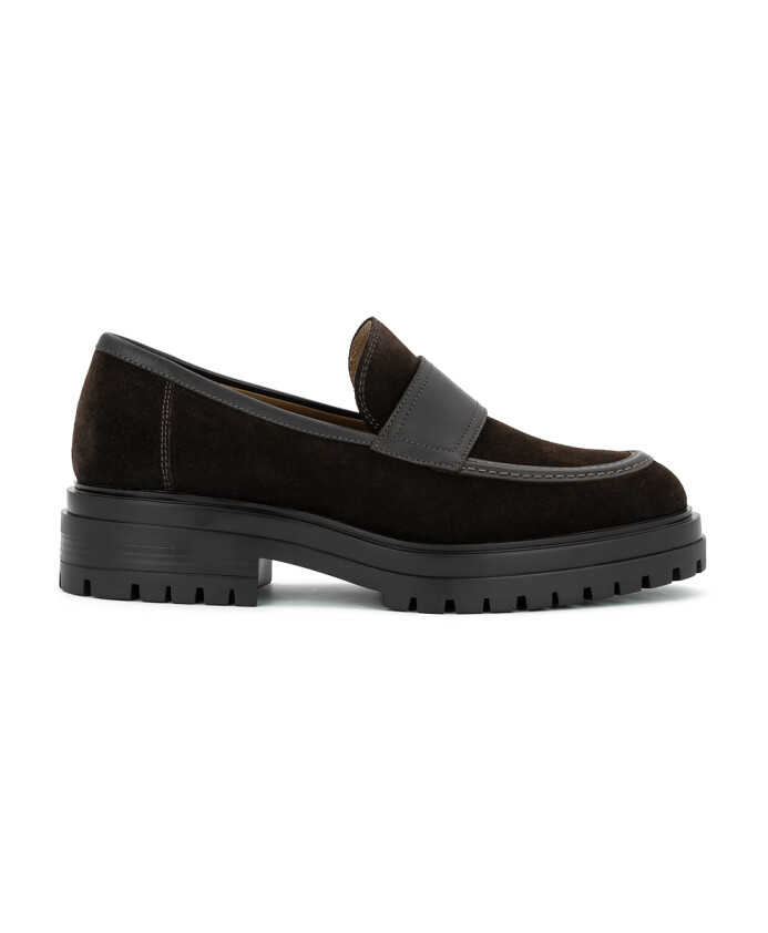 mocassins-en-daim-a-semelle-crantee
