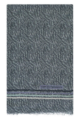 chic-printed-scarf-with-frayed-edges