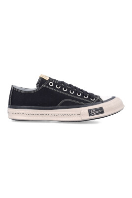 canvas-sneakers-black-round-toe