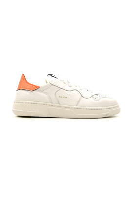 low-top-sneakers