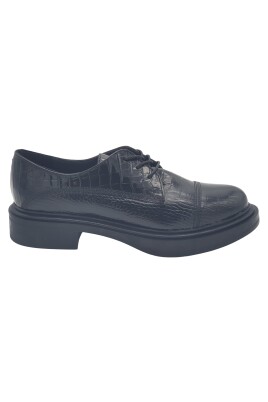 chaussure-plate-a-effet-reptile-lacee