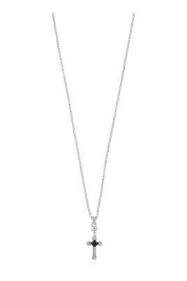 collier-avec-un-pendentif-orne-dun-motif-religieux