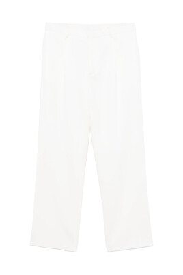 white-buttoned-pants-with-pockets