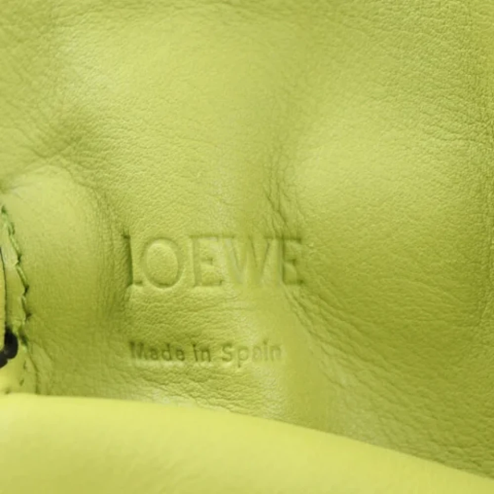 Loewe Pre-owned Fabric shoulder-bags Green Dames