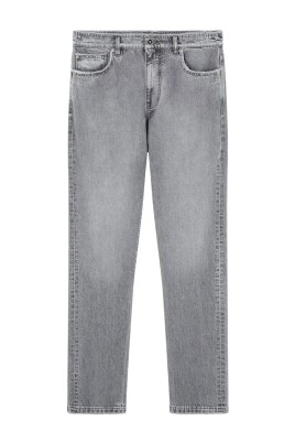 denim-logo-jeans-frayed-edge