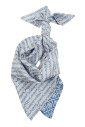 echarpe-en-soie-bleue-style-elegant