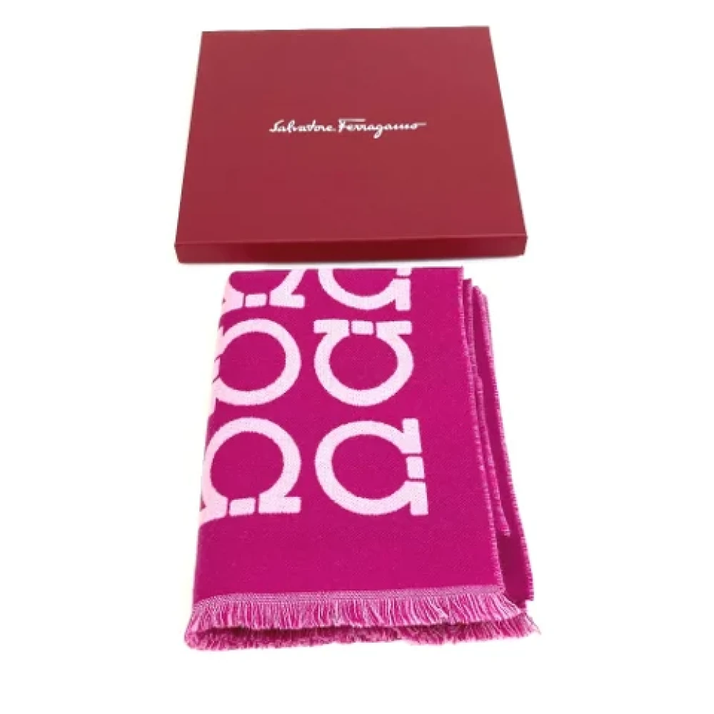 Salvatore Ferragamo Pre-owned Wool scarves Pink Dames