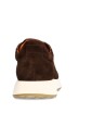 bruine-suede-sneakers-met-witte-zool