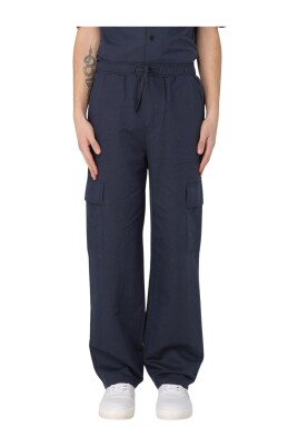 beige-cargo-pants-with-modern-fit