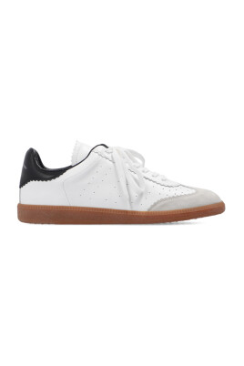 white-low-top-sneakers-logo-rubber