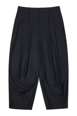 balloon-shaped-black-wool-pants