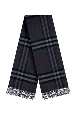 checkered-scarf-for-stylish-look