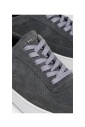 sneakers-gris-fonce-perforees