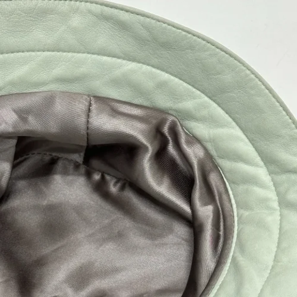 Louis Vuitton Vintage Pre-owned Leather hats Gray Dames
