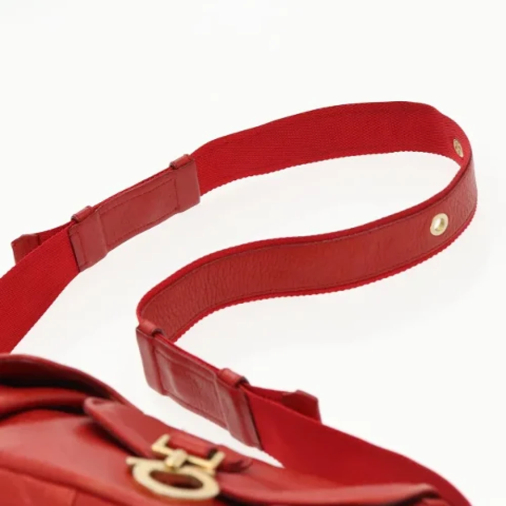 Salvatore Ferragamo Pre-owned Leather shoulder-bags Red Dames
