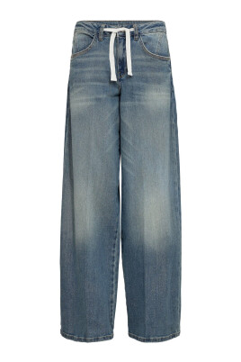 high-waisted-jeans-with-tie-belt