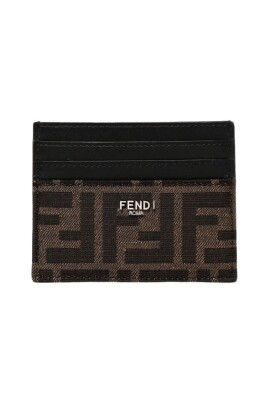 stylish-leather-bifold-wallet-with-detail