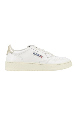 sneakers-blanches-style-annees-80-cuir