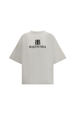 minimal-logo-t-shirt-with-printed-front