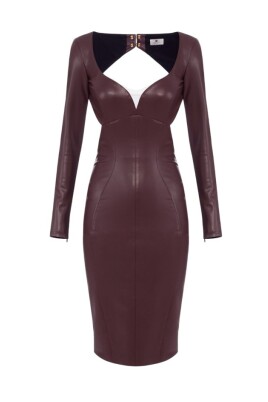 robe-avec-decoupes-et-fermoirs-bijoux