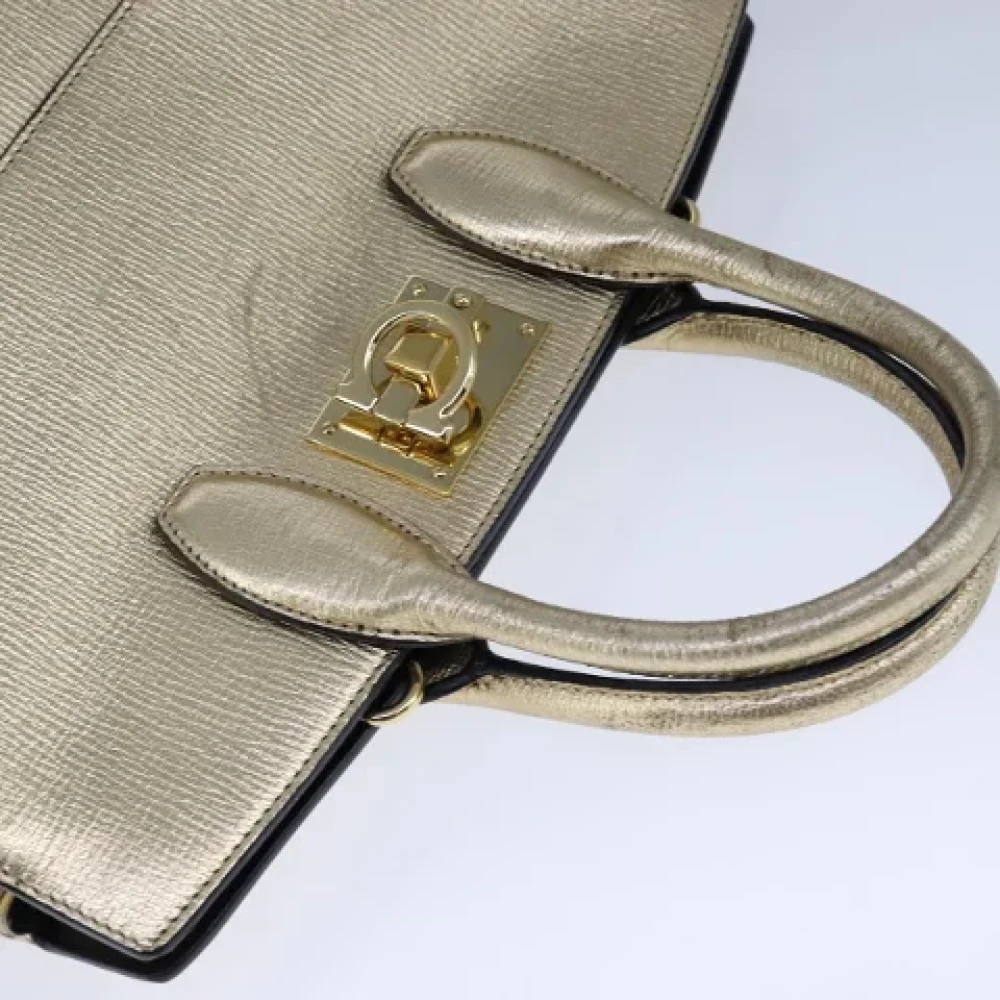 Salvatore Ferragamo Pre-owned Leather handbags Yellow Dames