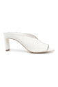 mules-en-cuir-blanc-avec-bout-ouvert