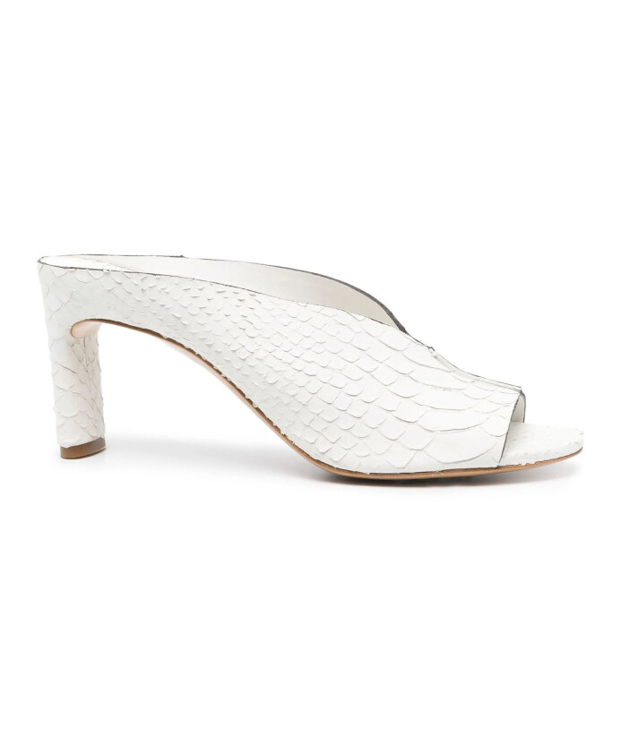 mules-en-cuir-blanc-avec-bout-ouvert