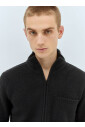 cardigan-en-maille-avec-poche-poitrine