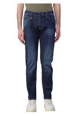 slim-fit-jeans