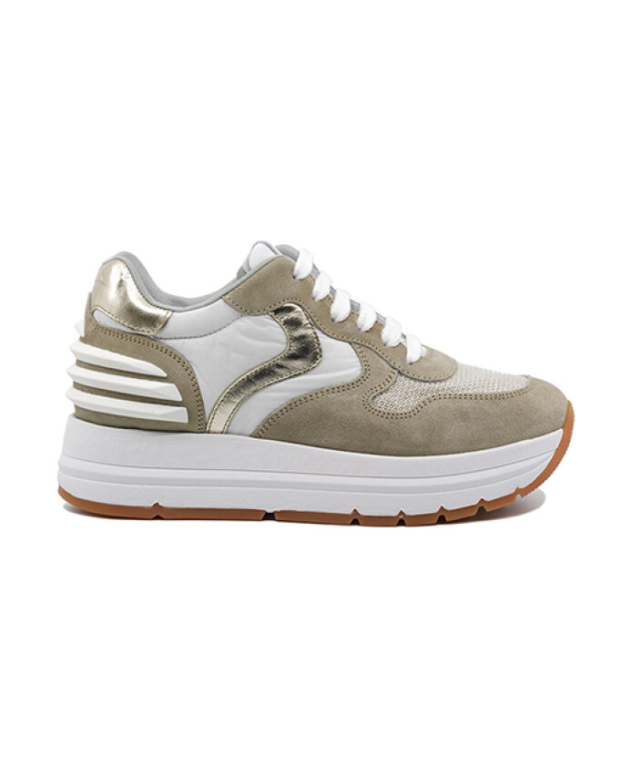 versatile-and-feminine-sneakers