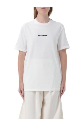 t-shirt-minimaliste-avec-logo-pour-femmes