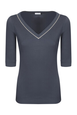 t-shirt-noir-col-en-v-avec-details-monile