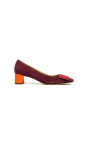 suede-pump-met-plaque