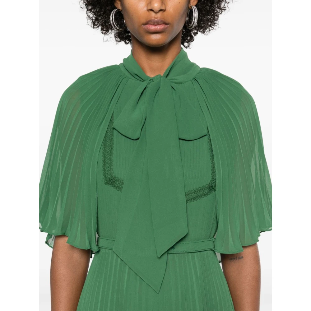 Self Portrait Groene Geplooide Jurk met Cape en Strik Green Dames