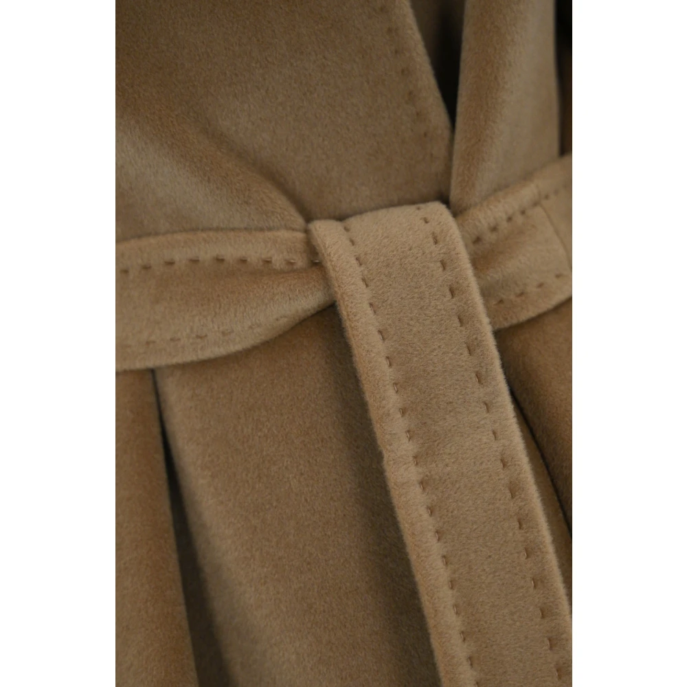 Max Mara Studio Kameelwollen Jas met Brede Kraag Brown Dames
