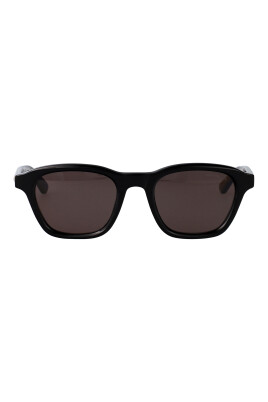 stylish-sunglasses-with-model-mb0384s