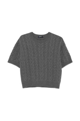 pull-gris-en-tricot-cable