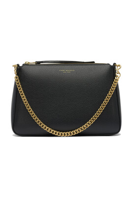 black-shoulder-bag-stylish-accessory