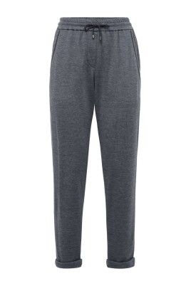 elegant-pantalon-gris-en-tricot