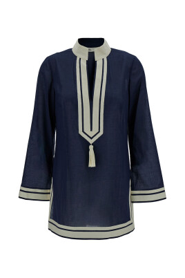 tunique-bleue-avec-details-contrastants