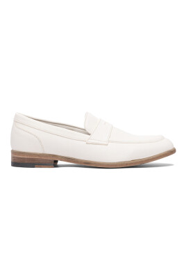 white-loafer-shoes-stylish-comfortable-chic