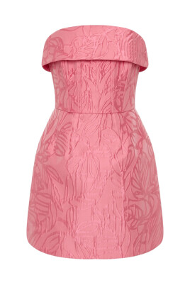 blush-pink-axelbandslos-jacquard-klanning