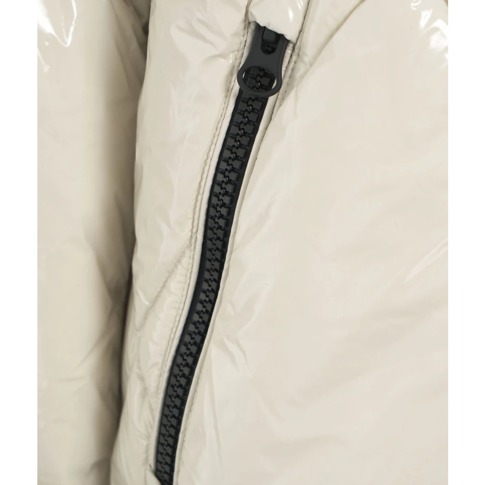 Blauer Gewatteerde donsjas met logodetails White Dames