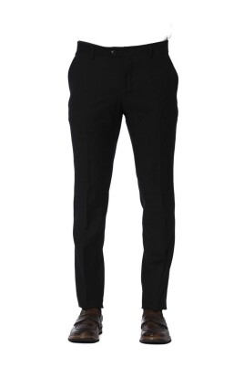 versatile-stylish-trousers-for-everyday-wear