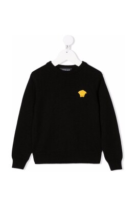 pull-noir-avec-modele-1b000