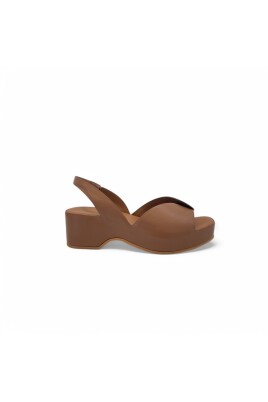 brown-sandals-for-a-stylish-look
