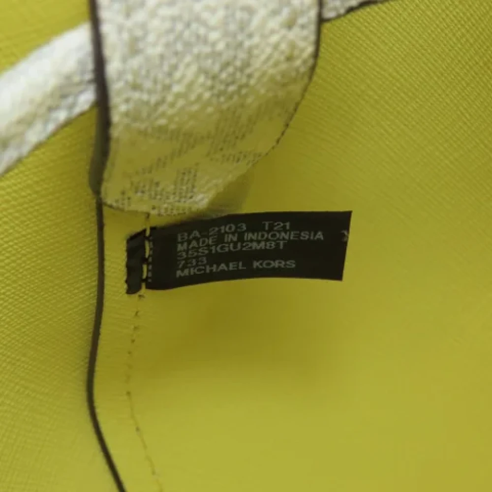 Michael Kors Pre-owned Leather handbags Yellow Dames